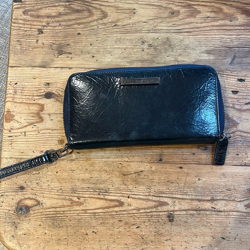 Kelly Wynne wristlet wallet
